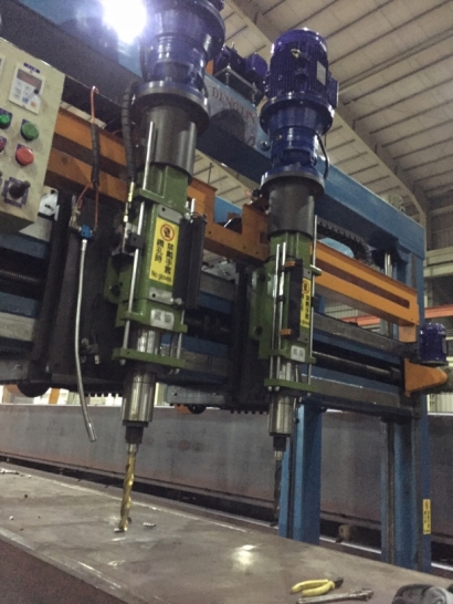 鑽孔機