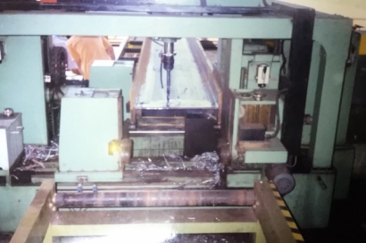 三軸鑽孔機